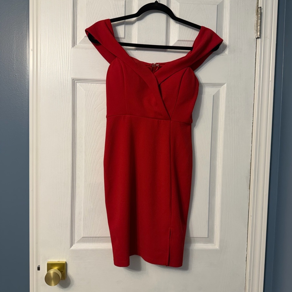Xtraordinary red cocktail dress with off the shoulder straps and small slit